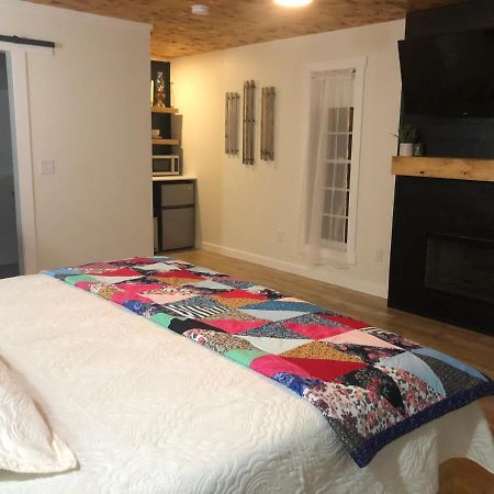 Raleigh Rooms & Taylor'S Crafts 外观 照片