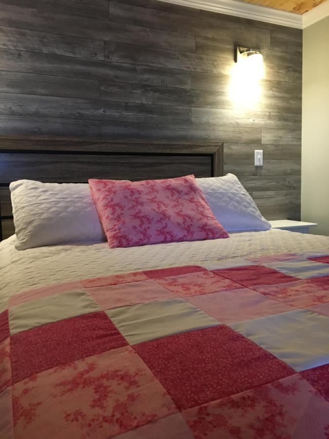 Raleigh Rooms & Taylor'S Crafts 外观 照片